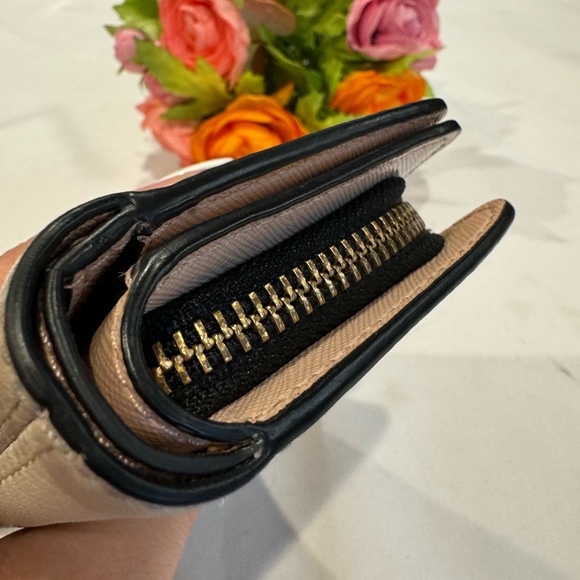 Authentic Marc Jacob’s compact wallet - Picture 11 of 13